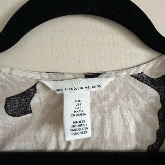 H&M Monochrome Shell Pattern Crop Top - Picture 3 of 3